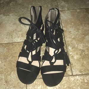 SAM & LIBBY TASSEL GLADIATOR BLACK SANDALS SIZE: 8